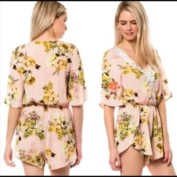 Love Tree M Floral Blush Lace Trim Romper - Picture 1 of 6